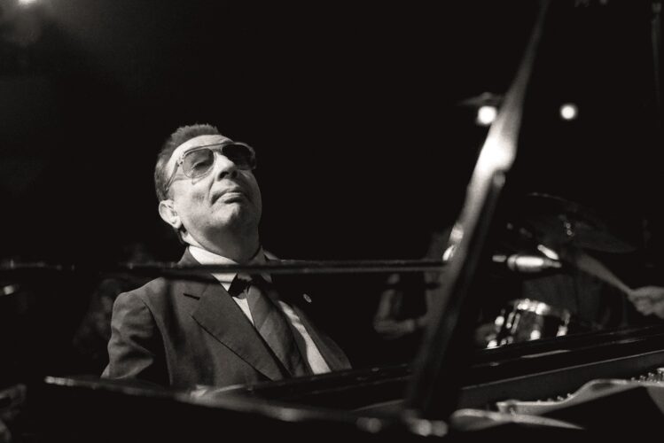 Tete Montoliu tocando el piano